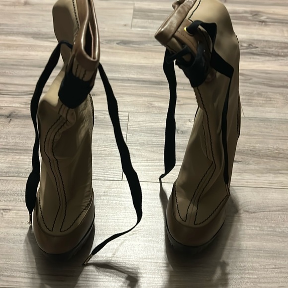 Women size 37 boots - Picture 1 of 4